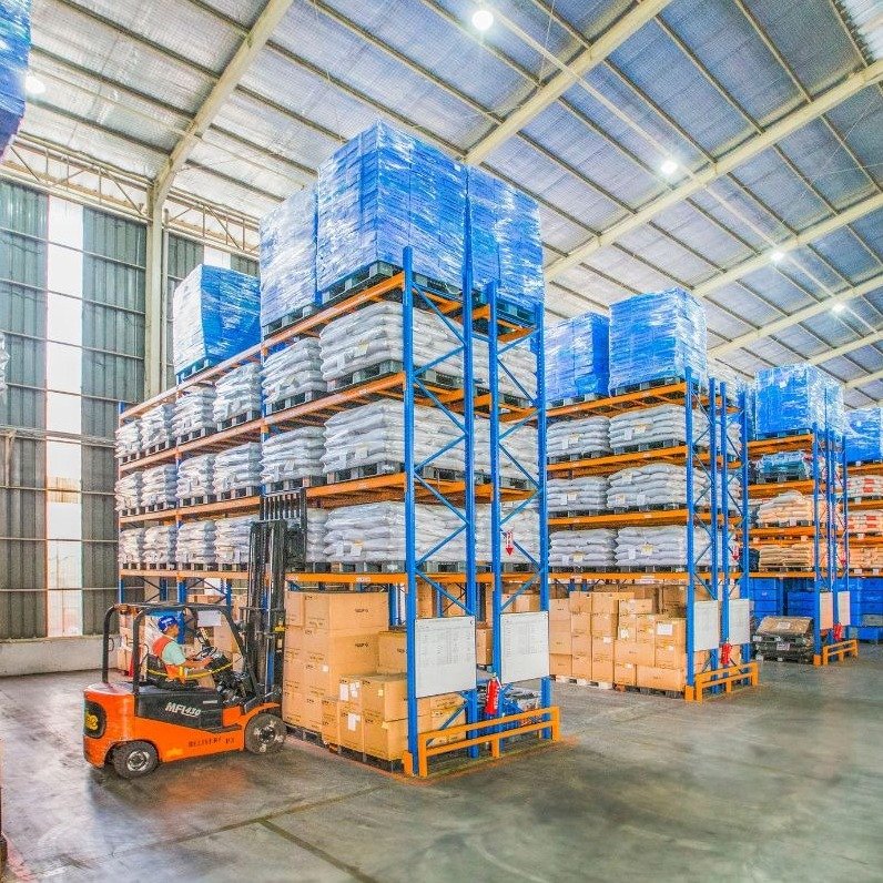 Voltruk forklift in factory production area